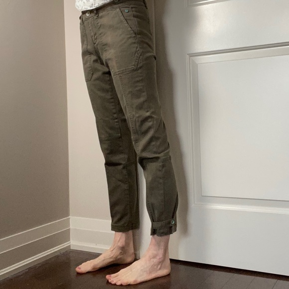 Anthropologie Pants - Anthropologie Pilcro cropped relaxed fit pants Size 26